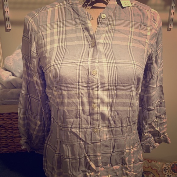 Abercrombie & Fitch Tops - NWT Abercrombie & Fitch Peplum Blouse XS